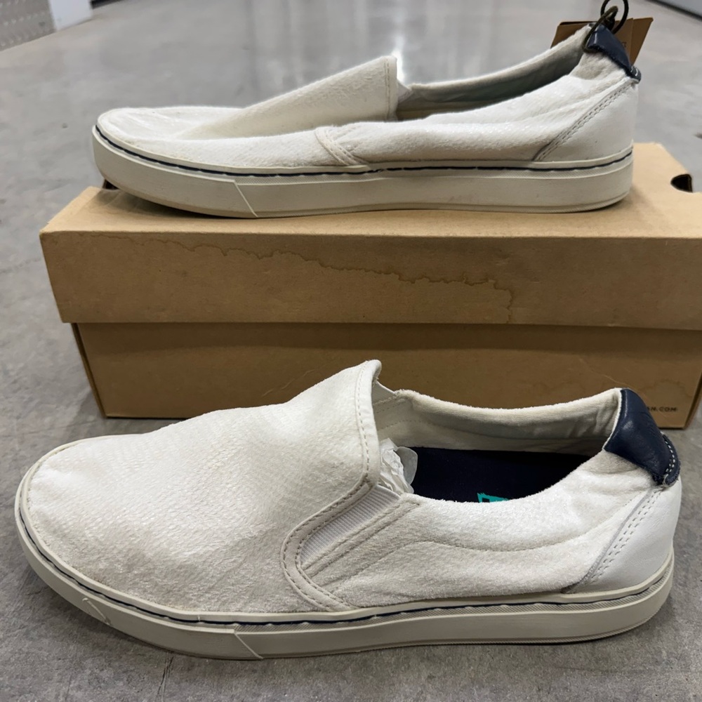 NIB Satorisan white slip on sneakers size US 9.